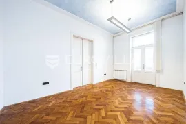 Zagreb, Europski trg, strogi centar, odličan višesoban građanski stan s terasom, Zagreb, Appartement