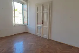 Rijeka, Centar, 109 m2, za adaptaciju, Rijeka, Flat