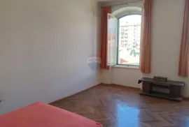 Rijeka, Centar, 109 m2, za adaptaciju, Rijeka, Flat