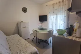 Pula, kuća sa 3 stambene jedinice i dozvolom za 4., Pula, House