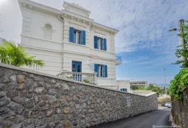 Rijeka, Banderovo  Villa 400m2, 3 stana i 3 garaže, Rijeka, Ev