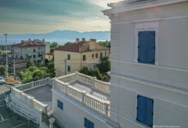 Rijeka, Banderovo  Villa 400m2, 3 stana i 3 garaže, Rijeka, Ev