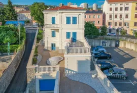 Rijeka, Banderovo  Villa 400m2, 3 stana i 3 garaže, Rijeka, Ev