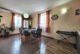 Pula, Šijana, prostran stan sa velikim potencijalom, Pula, Appartment