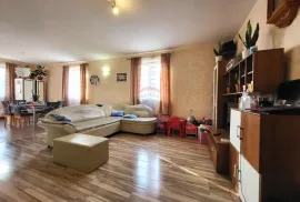 Pula, Šijana, prostran stan sa velikim potencijalom, Pula, Appartment