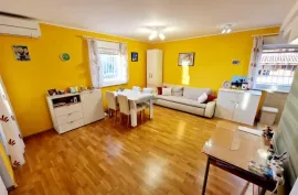 Istra, Valdebek stan 69m2, Pula, Appartement