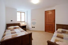 Istra, Žminj - predivna samostojeća kuća u centru 100 m2, Žminj, House