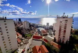 Rijeka, Vojak, 3SKL stan 69m2 s pogledom na Kvarner, Rijeka, Appartement