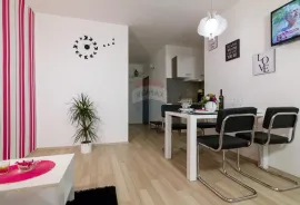 Rijeka, centar, dva stana/apartmana ukupne površine 61 m2, Rijeka, Daire