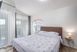 Istra, Poreč okolica moderna apartmanska kuća sa 5 stambenih jedinica, Poreč, Kuća