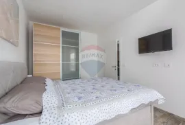 Istra, Poreč okolica moderna apartmanska kuća sa 5 stambenih jedinica, Poreč, Kuća