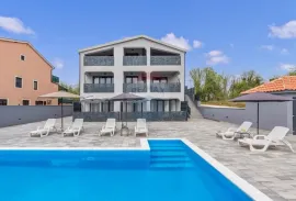 Istra, Poreč okolica moderna apartmanska kuća sa 5 stambenih jedinica, Poreč, Kuća