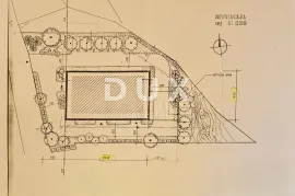 PERMANI, JURDANI-građevinsko zemljište 2000m2 s građ. dozvolom za halu od 600m2 (namjena: trgovačka, zanatska, industrijska), Matulji, Γη