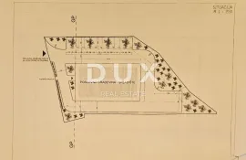 PERMANI, JURDANI-građevinsko zemljište 2000m2 s građ. dozvolom za halu od 600m2 (namjena: trgovačka, zanatska, industrijska), Matulji, Γη