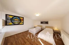 VILA S BAZENOM I POGLEDOM NA MORE, 600M OD MORA, PRIVLAKA - ZADAR, Privlaka, Σπίτι