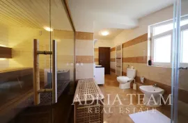 VILA S BAZENOM I POGLEDOM NA MORE, 600M OD MORA, PRIVLAKA - ZADAR, Privlaka, Σπίτι