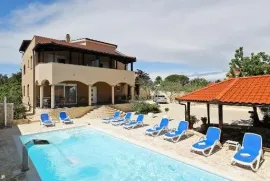 VILA S BAZENOM I POGLEDOM NA MORE, 600M OD MORA, PRIVLAKA - ZADAR, Privlaka, Σπίτι