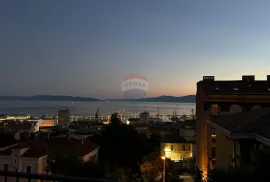 Rijeka, centar, lijep stan sa pogledom na Cres i Krk, Rijeka, Stan