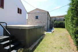 POREČ, okolica - renovirana kamena kuća, Poreč, Casa