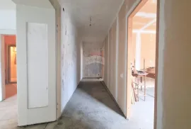 RIJEKA,CENTAR- stan 130 m2 za investiciju, Rijeka, Wohnung