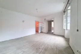 RIJEKA,CENTAR- stan 130 m2 za investiciju, Rijeka, Wohnung