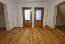 Velika Gorica, centar, potpuno obnovljena hrastova kuća od 175 m2 za najam, Velika Gorica, Casa