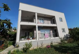 Istra, Pula - moderna obiteljska kuća, Pula, Maison