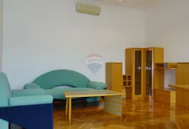 Rijeka - centar, 135m2, Rijeka, Flat