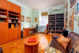 RIJEKA, CENTAR- gospodski stan 152 m2, 4S+DB, balkon, lift, pogled na more, Rijeka, Appartement