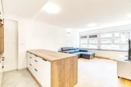 Zagreb, Centar, novouređen trosoban stan, NKP 62 m2, loggia - prvi najam, Zagreb, شقة