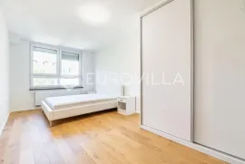 Zagreb, Centar, novouređen trosoban stan, NKP 62 m2, loggia - prvi najam, Appartamento