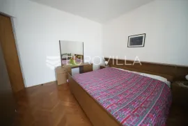 Zadar, Diklo vila prvi red do mora razvedena na tri etaže NKP 377 m2, Zadar, Casa