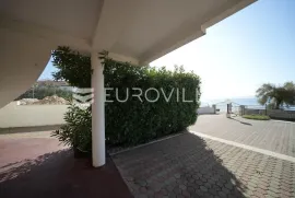 Zadar, Diklo vila prvi red do mora razvedena na tri etaže NKP 377 m2, Zadar, House