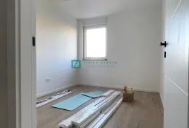 VODICE, novo, moderna dvojna kuća, vrt 160 m2, parking, Vodice, Casa