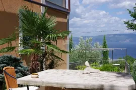 Drenje, apartmanska kuća s otvorenim pogledom na more, Raša, Famiglia