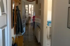 Banderovo dvosobni stan sa lijepom okućnicom, Rijeka, Appartement