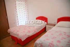 Tivat, Centar, Bradasevo, 12.0, 519m2, Tivat, Famiglia