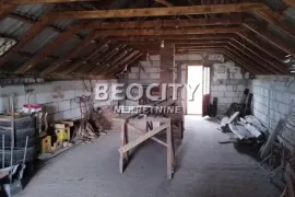 Pećinci, Šimanovci, Živojina Niška, 5.5, 310m2, Pećinci, Famiglia