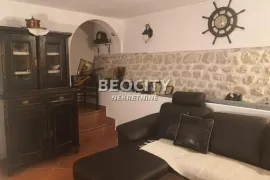 Kotor, Dobrota, Dobrota bb, 6.0, 200m2, Kotor, Famiglia