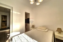 OPATIJA, CENTAR - uređen stan s okućnicom, Opatija, Flat