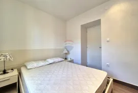 OPATIJA, CENTAR - uređen stan s okućnicom, Opatija, Flat