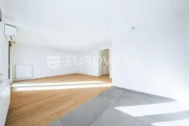 Zagreb, Sesvetski Kraljevec, novouređeni trosobni stan NKP 98 m2, Zagreb, Appartment