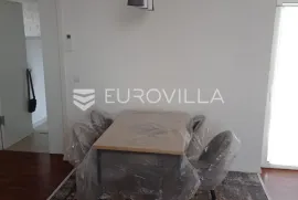 Istra, Rovinj, dugoročni najam jednosobnog stana 65m2 na drugom katu s parkirnim mjestom, Rovinj, Appartement