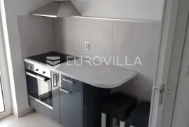 Istra, Rovinj, dugoročni najam jednosobnog stana 65m2 na drugom katu s parkirnim mjestom, Rovinj, Appartement