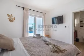 PRODAJA luksuzna vila sa bazenom, 300 m2, 5 soba, 6 kupaonica, Famiglia