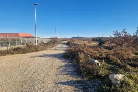 PRODAJA zemljište 2573 m2 Polača, pravilni oblik, cesta, Terreno