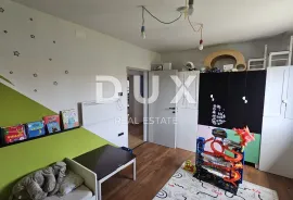 ISTRA, PULA - Obnovljena obiteljska apartmanska kuća na mirnoj lokaciji, Pula, Дом