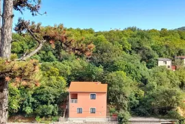 OTOK KRK-VRBNIK,samostojeća kuća sa dva apartmana, Vrbnik, Famiglia