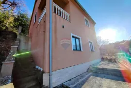 OTOK KRK-VRBNIK,samostojeća kuća sa dva apartmana, Vrbnik, Famiglia