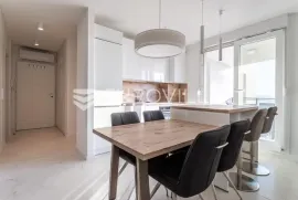 Split, Žnjan - moderan dvosoban stan s garažnim mjestom, prvo useljenje, Split, Appartement